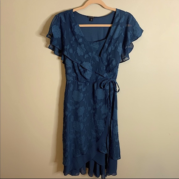 torrid Dresses & Skirts - Torrid Floral Print Textured Chiffon Wrap Dress